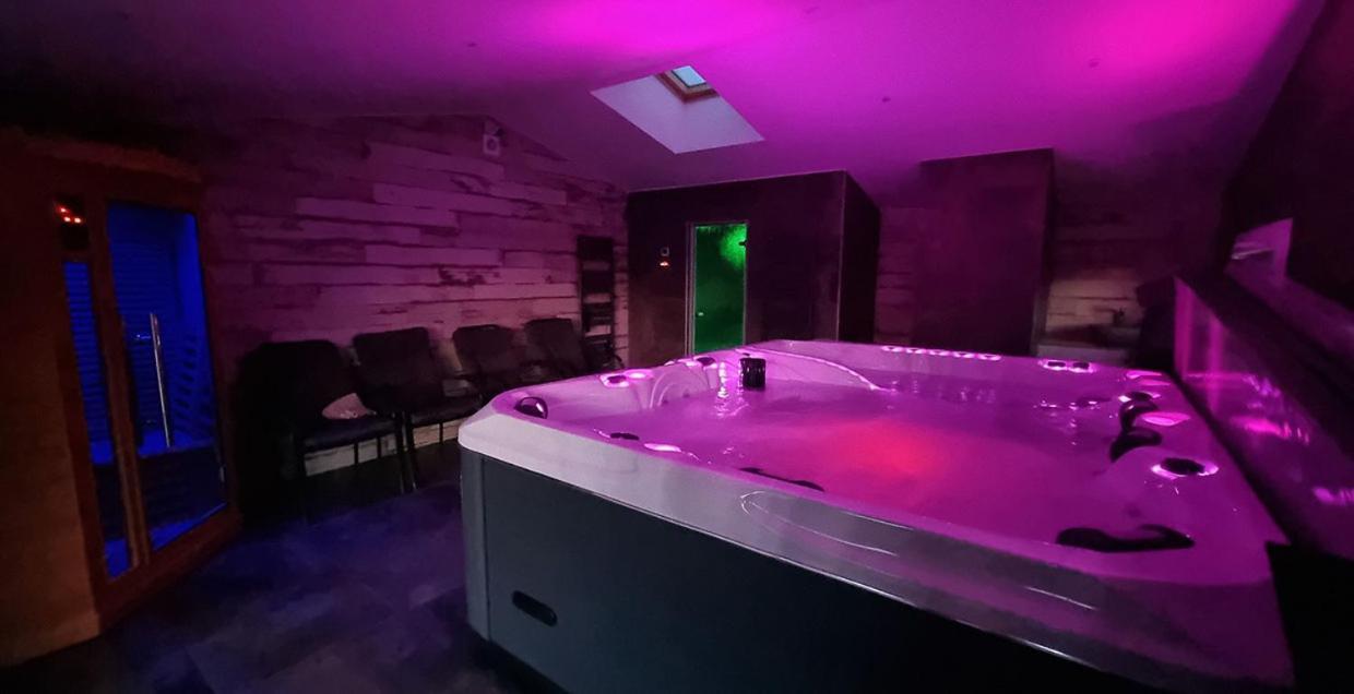 Gites De La Croisee Des Chemins - Piscine Chauffee - Spa, Hammam Et Sauna Izeaux Eksteriør bilde
